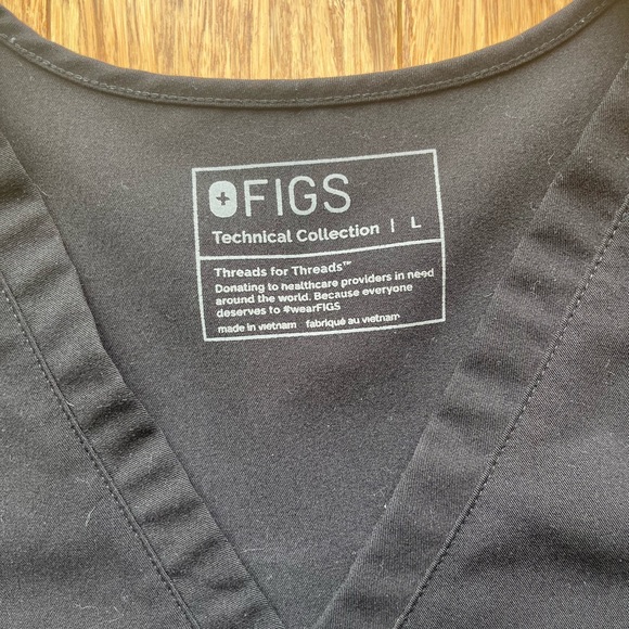 Figs single pocket Women’s Scrub Top - Picture 2 of 5